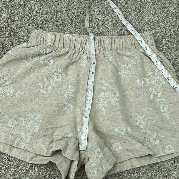 Abercrombie & Fitch Beige Floral pull on Shorts - Picture 6 of 9